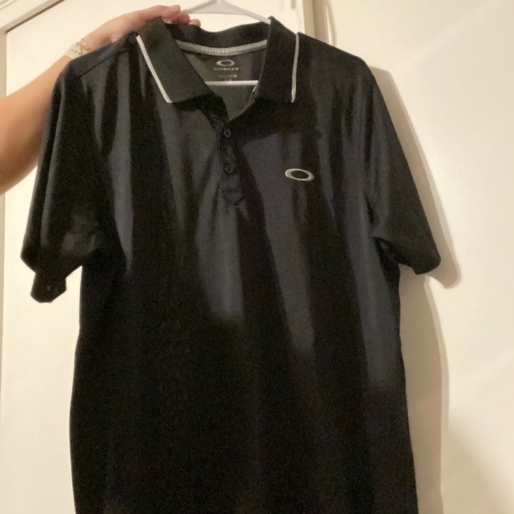Oakley, golf polo, dri-fit, Oakley back-bottom, oakley symbol on the front chest